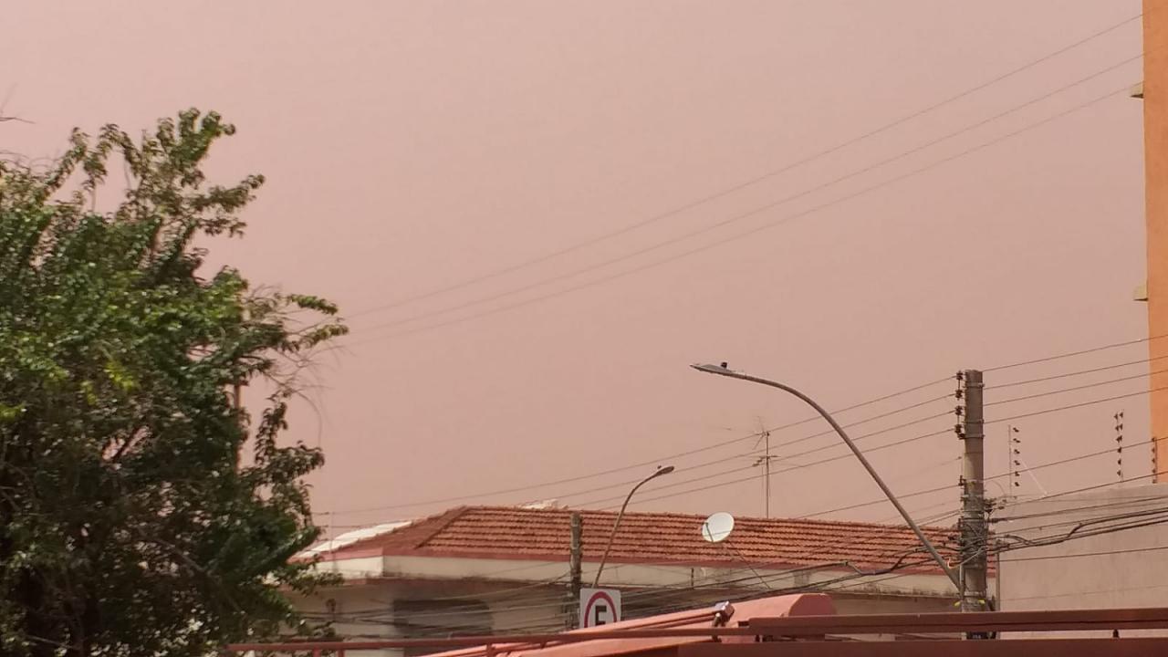 Foto 4 de 13 — Tempestade de areia cobre o céu de Araraquara: veja fotos